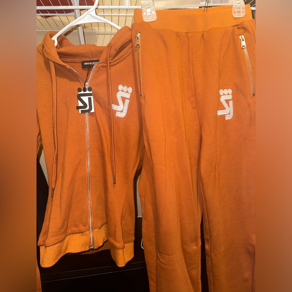 Shane Justin Tracksuit - Picture 2 of 3